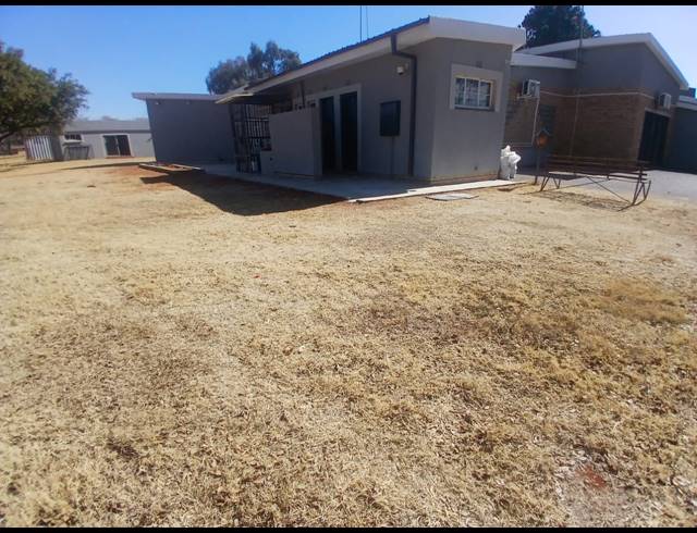 300M² BUSINESS FOR SALE IN PENDALE